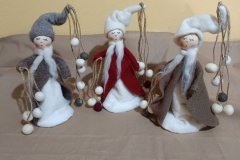 Muñecas elaboradas en lana ,30 cm. Precio 38€